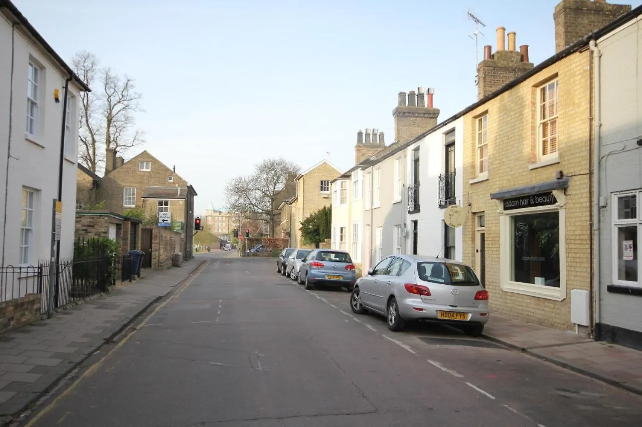 Cambridge City Centre Immaculate 2 Bed Apartment 0*,